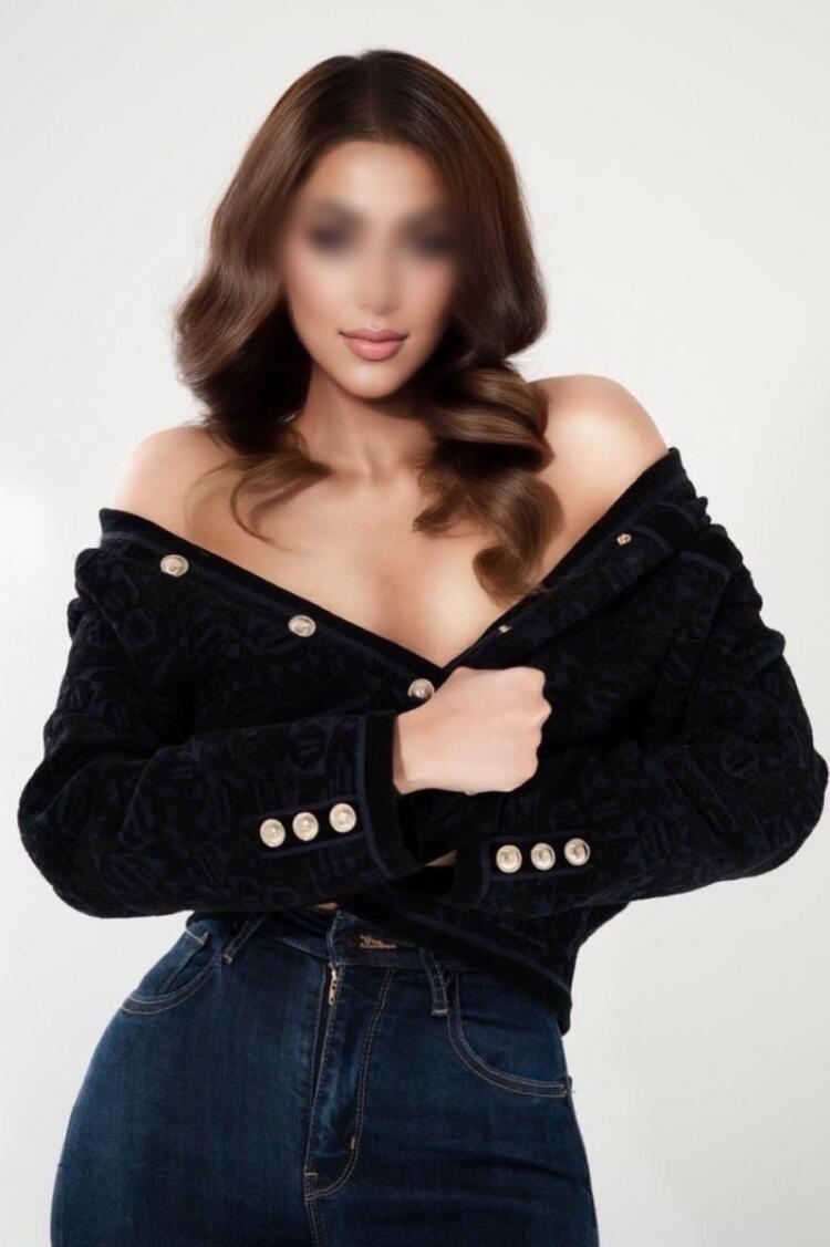 Stanning indian Annita, Elite Escort in London