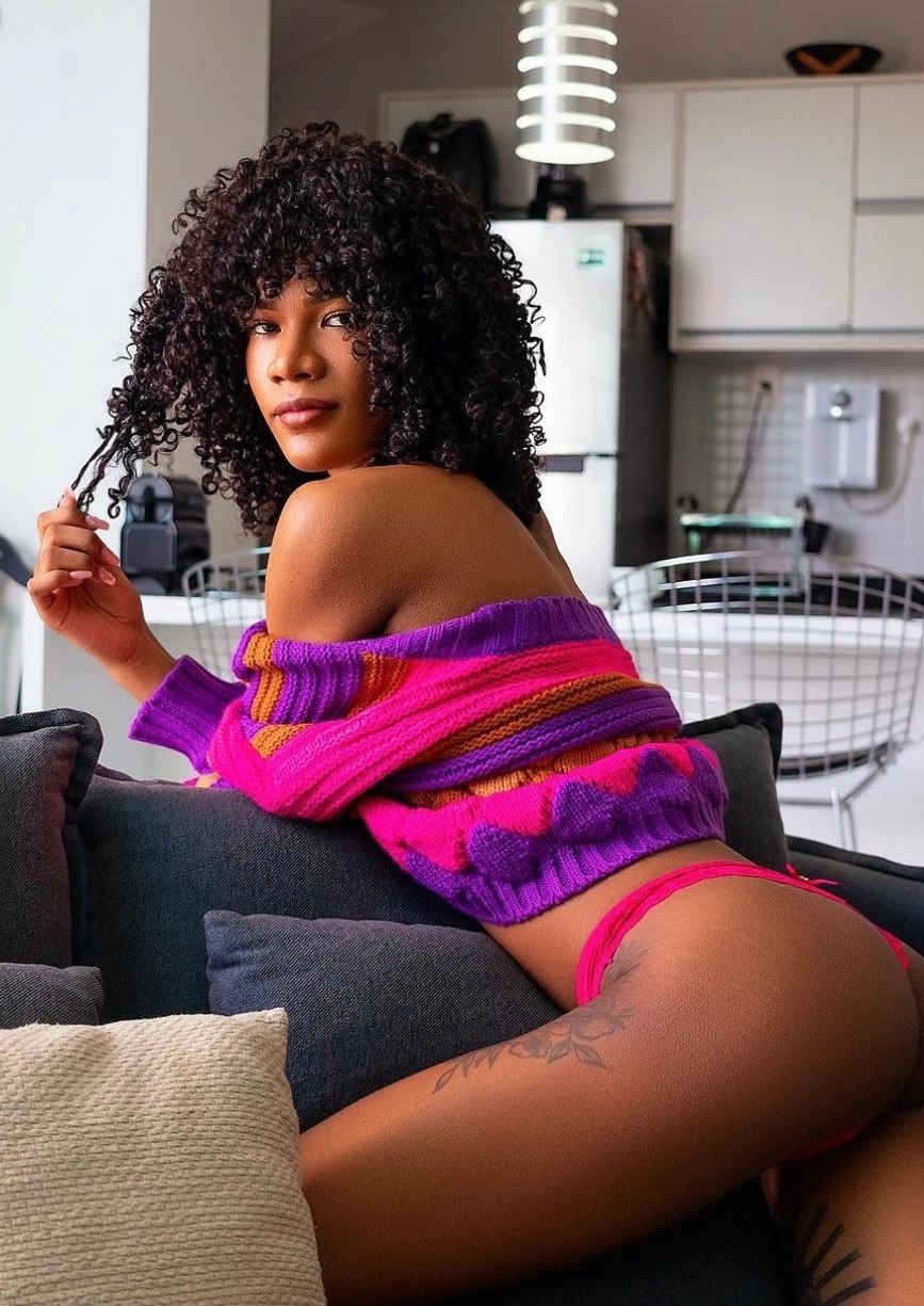 Stunning Black Brazilian babe in London.
